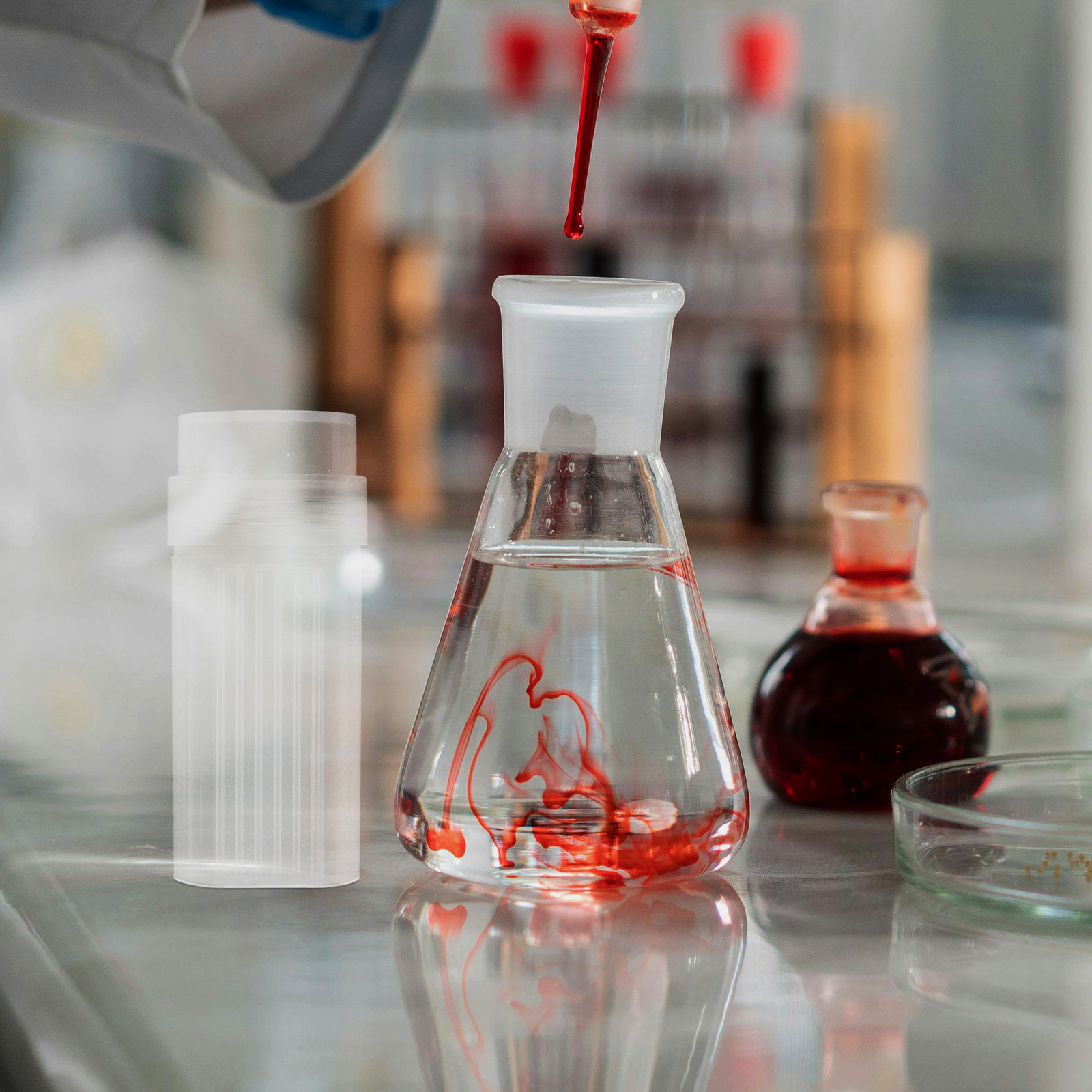 Pathology Slide Storage - プラスチック製病理スライド収納ボックス 5枚収納可能 円形染色容器付き 顕微鏡用スライドホルダー 実験室用