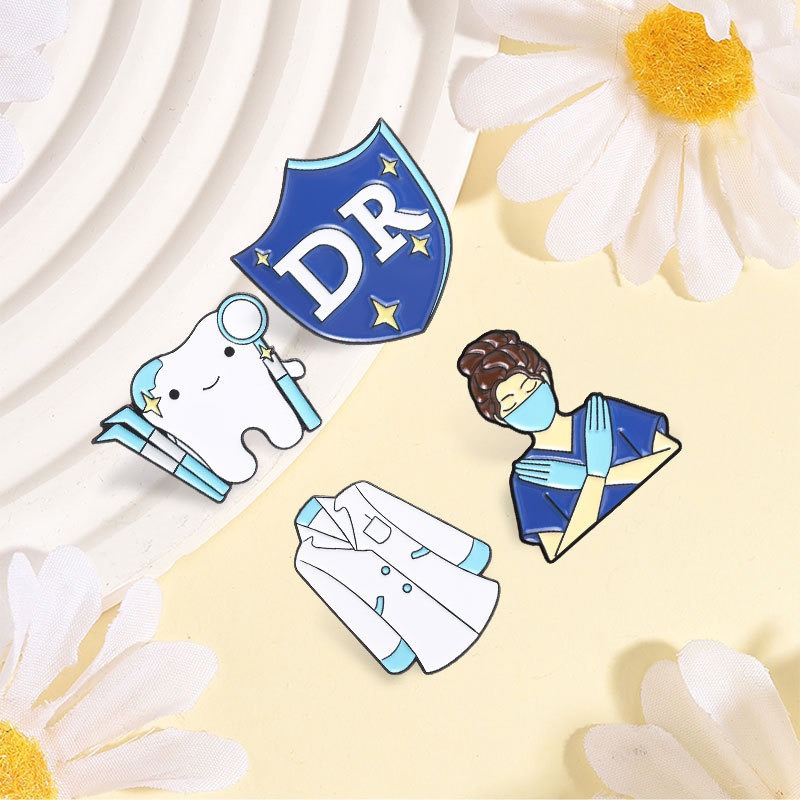 医療テーマのエナメルピン、看護師、医師、白衣、歯型シールド、 - Medical Lab Worker のレビューと価格
